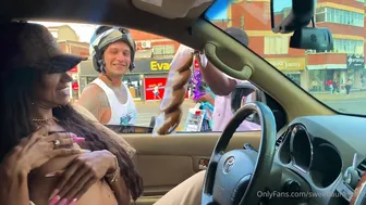 Laura.Saenz Aka Sweetlaurasaenz Onlyfans 04-08-2025 let passersby touch him