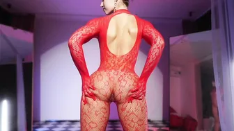 _Meganmeow_   2025-08-04 red suit and sprinkling water