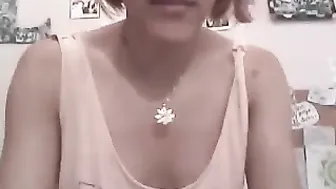 holasoyandrea  Beautiful webcam whore fucks her self