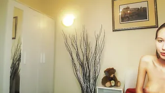 Linda_lawrence Adorable petite effectively jerking pussy