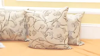 Radiancevivian Kralia in stockings intensely fingering vagina