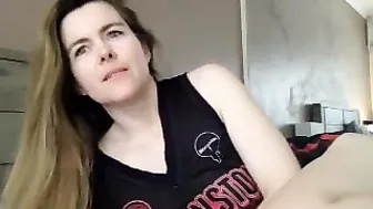 nicnevin_fae pushes the whole toy