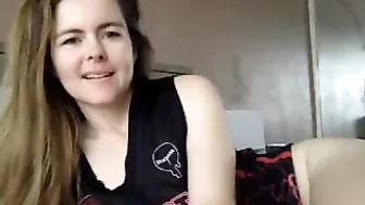 nicnevin_fae A dolly shows her chest