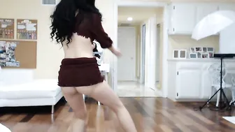 SandraPopa Bitch in stockings gets squirt