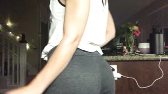 Nicole_Aniston Wonderful lady fucks her holes