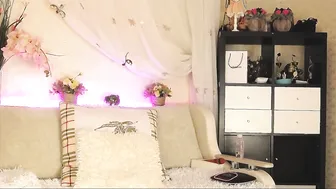 sexxxsmells The obstinate queen pulls the cap