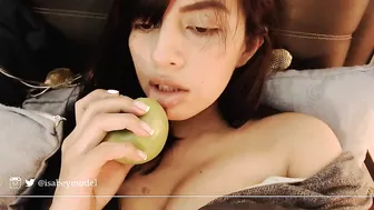 isabeyferrec Imposing slut fucks pussy with fingers