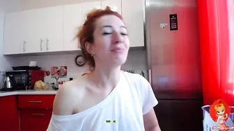 I_am_fox ласкает свое сочное тело