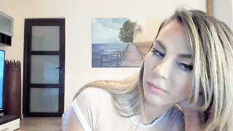 alesia__ Graceful female seduces with juicy tits