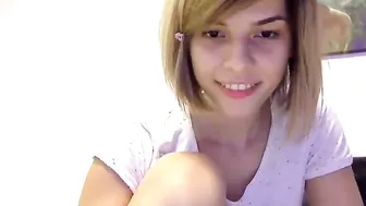 annais slut fucks pussy and cums