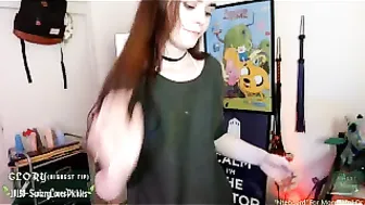 ashe maree busty wench pulls pussy