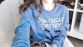 Faeryfawn mature chick pulls pussy