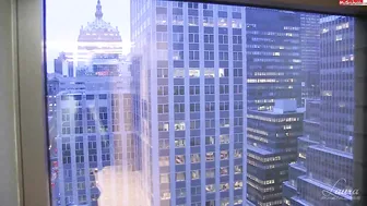 LauraParadise pretty woman pervertedly poops