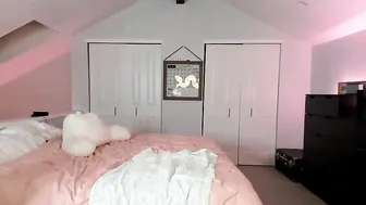 DelightfulHug cute young lady puts on big tits