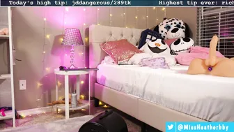 heatherbby9 attractive slut caresses shaved cunt