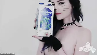 Ashe Maree cute bitch pulls pussy