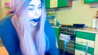 wearethebestinthissite juicy girls teasing shaved pussies