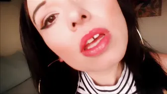 Epiphany Jones manyvids slut fucks the cap with his fingers