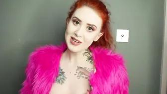 RooMorgue manyvids busty blonde milf caresses juicy cunt