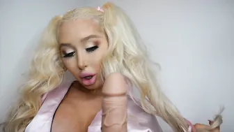 AmandaToy manyvids cute babe strips and jerks off shaved holes