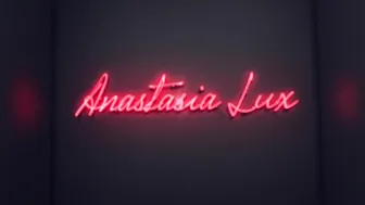 Anastasia Lux manyvids luxurious babe fucks pussy relish