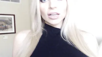 Katy_Annxo manyvids charming blonde near the pool