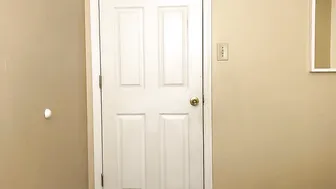 SunnyZass manyvids adult woman squeezes the lips of the sexual