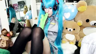 Lana Rain depraved mare pulls the vagina