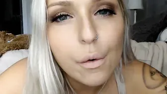 kissmytitspls whore charms with its shapes