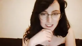 girl_snowwhite hot chick fucks shaved pussy