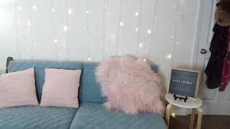 lillie007 teased by her gorgeous body