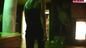 Sherly-N18 Abgefickt auf der Discothekentoilette