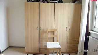 Julia-Jones - Erniedrigung in Lederleggins 2 + Cameltoe