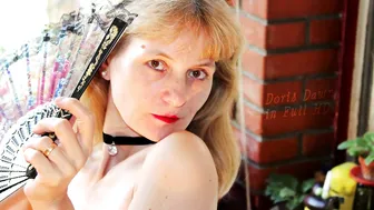 Doris Dawn My Life In The Nude, Shelling Peas In The Nude