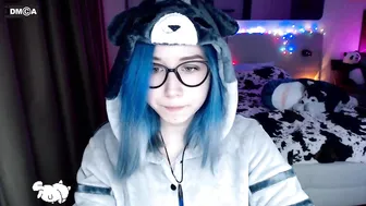 blue_mooncat 1.02.019 35 female chaturbate
