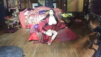 Romi Rain _[0142579] #nsfw #bts of #theredwitch on set of ZZ's upcoming adventure тАЭQUEEN OF THRONESтАЭ [2017-04-05]