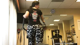 Luscious Lopez _[0280341] big booty in #yogapants on the elliptical [2017-06-11]