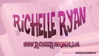 Richelle Ryan _[0585629] VIDEO- Suds and Curves!!! [2017-09-26]