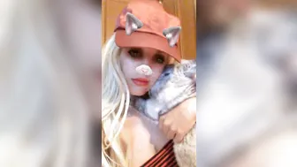 Blondie Fesser onlyfans Lila hugging 2019-10-16