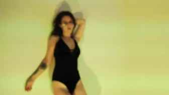 ManyVids  Sadbaffoon _Strobe Light Strip Tease