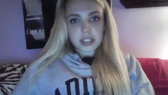 yourbabylynn23 chaturbate loves to cum on camera