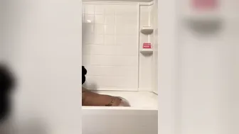 idreamofdmonroe 12.03.2020 25397854 Early morning bath twerk