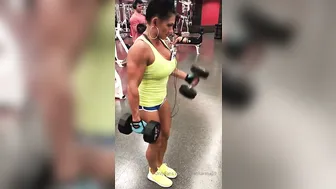queenkarma69 Gettin in a killer back and bicep workout. Feels good getting bac