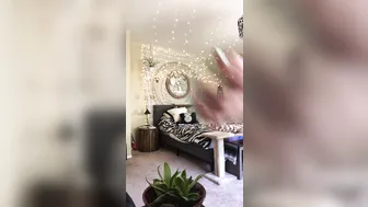 xnicoleanistonx Naked yoga fail lol. (1)