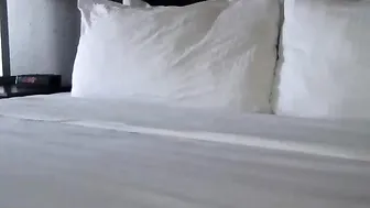 squirter420  plays with her pussy hole