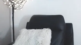 kimtylor  show and test all her toys