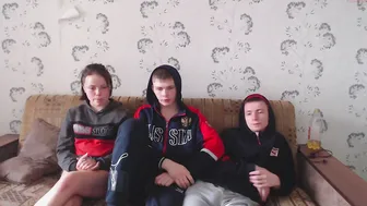 funny_guys_forever modest slut tells interesting stories on camera