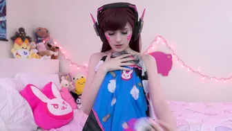 [ManyVids.com] Tweetney ????Dva Maid Anal Training (1440p)