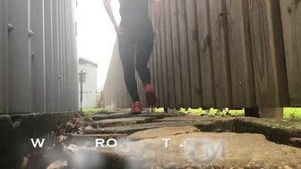 Iamyetti PEEING OUTSIDE ManyVids