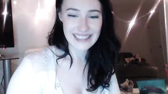 anna_paige  Webcam hooker rides on her new dildo